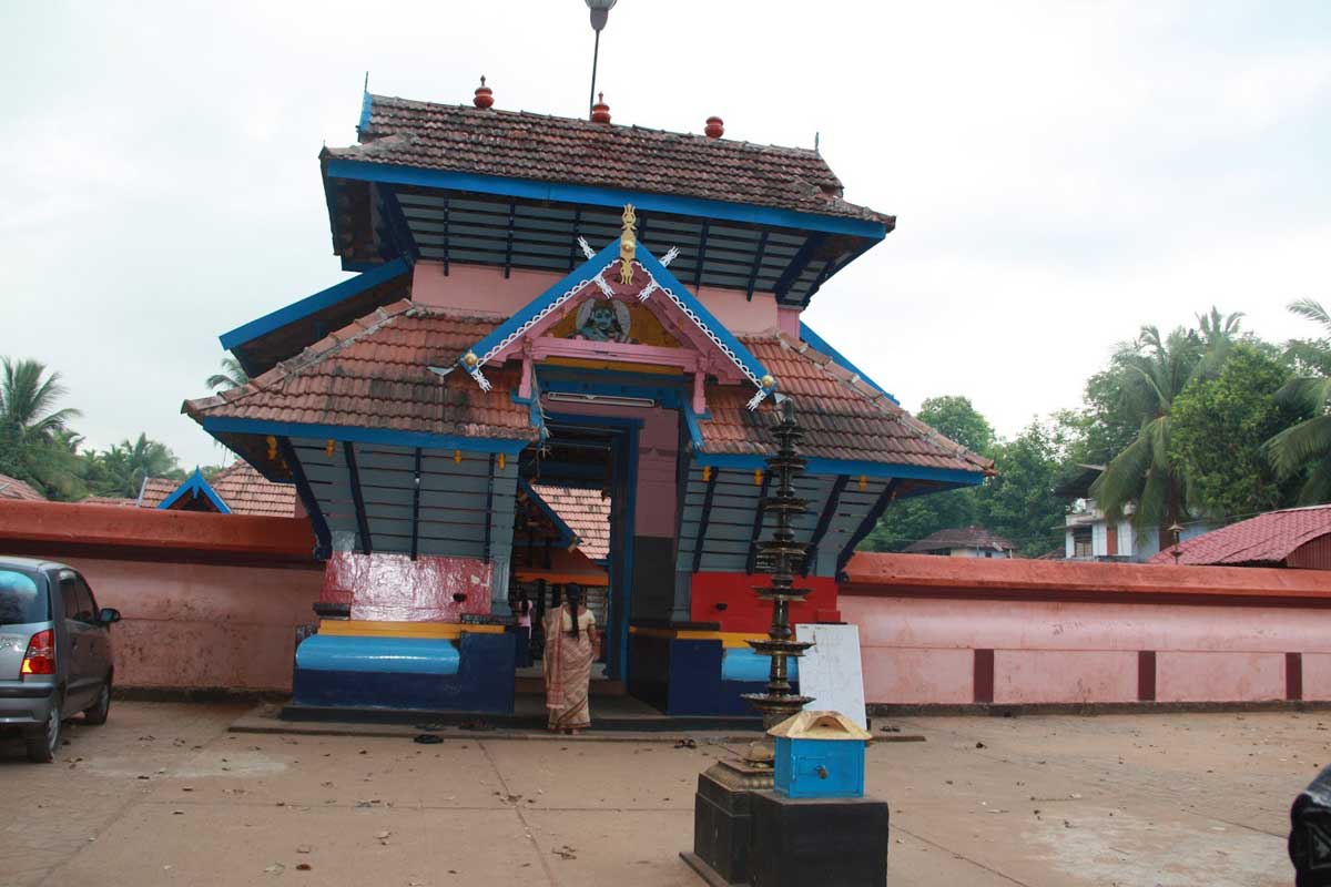 केरल का धनवंतरि मूर्ति मंदिर 1 हजार साल से ज्यादा पुराना है, यहां भजन और ध्यान से दूर होती है बीमारियां