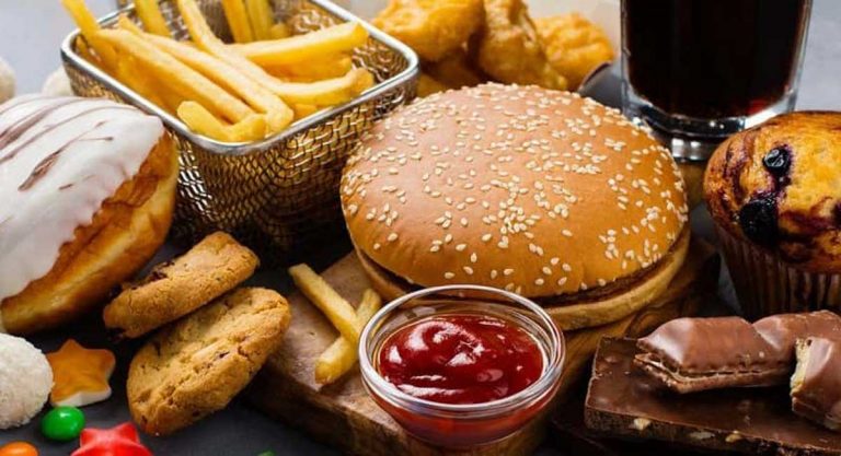 जंक फूड (Junk Food) का इस्तेमाल बच्चों की नींद को खराब कर रहा, रिसर्च से ख़ुलासा।