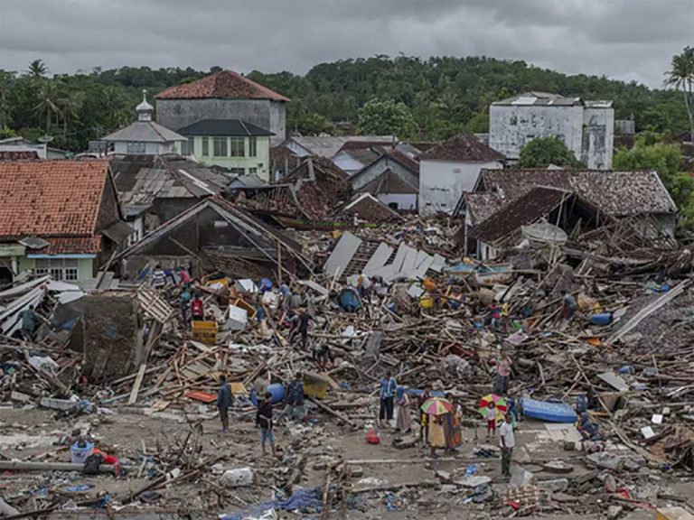 Indonesia Earthquake: अब तक 42 लोगों की मौत 800 से अधिक घायल