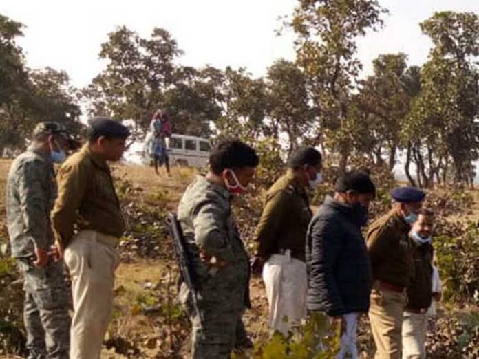 In Ranchi Jharkhand dead body of girl found naked and beheaded Police engaged in investigation