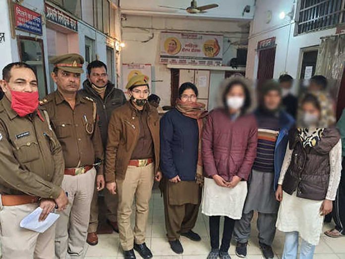 Lucknow Police rescued four girls who ran away from home