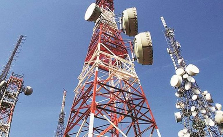 Reliance Mobile Tower: शरारती तत्वों ने लगाई आग