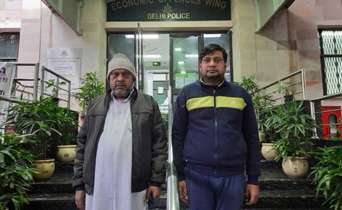 delhi police arrested father and son for 2.25 crore fraud