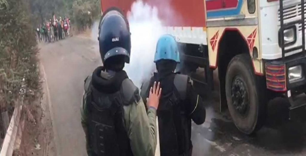 Police released tear gas shells on Farmers Protest in Rewari Haryana