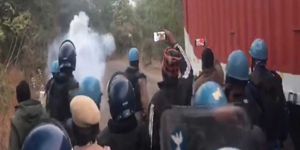 Police released tear gas shells on Farmers Protest in Rewari Haryana