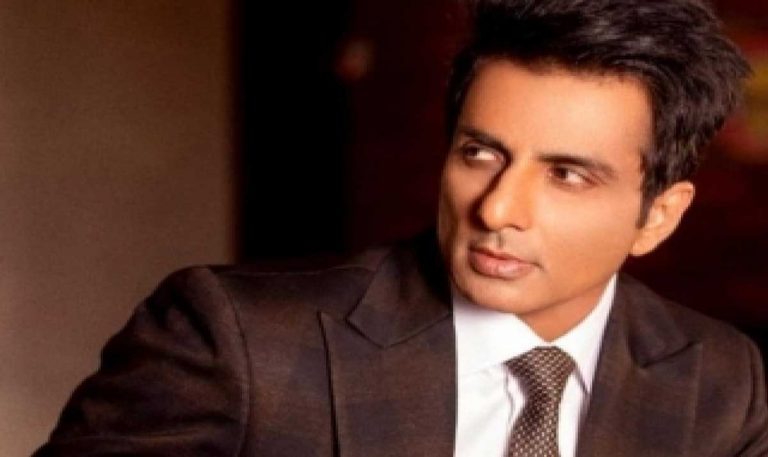 Sonu Sood: BMC के खिलाफ पहुंचे बॉम्बे हाईकोर्ट, कहा-नहीं कराया कोई अवैध निर्माण