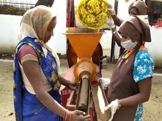 A self-help group of women in Sultanpur has designed a machine that will make stacks from dung