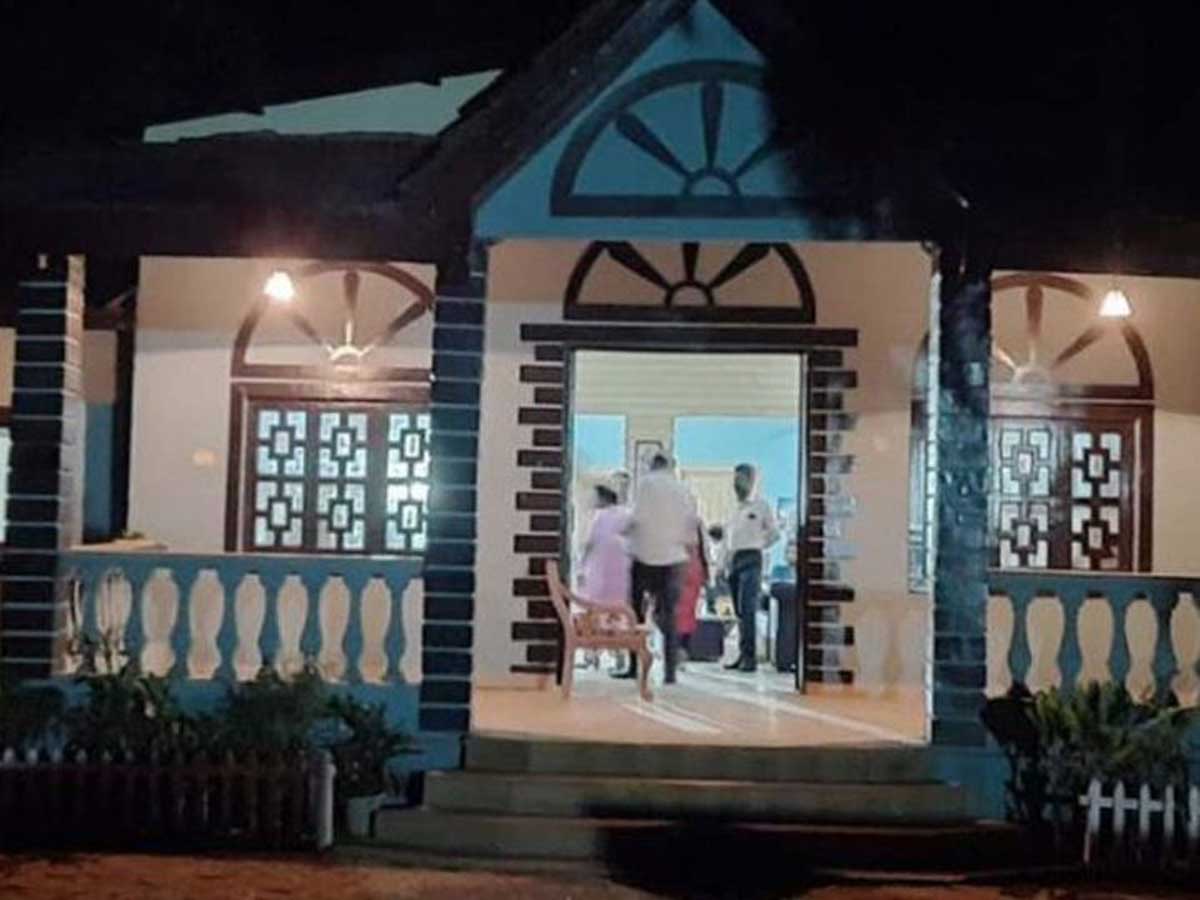 IN Mumbai Police arrested 5 people making Porn Film at the bungalow Located on Madh Island in Malad-Malwani area