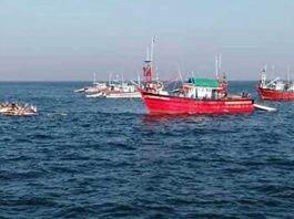 Pakistan arrested Indian fishermen and Seized three boats