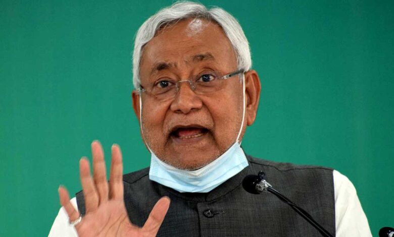Covid-19: बिहार में रात का कर्फ्यू, स्कूल, थिएटर, जिम 15 मई तक बंद, Nitish Kumar
