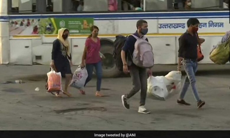 Covid-19 Spike Migrant workers are leaving Delhi for fear of lockdown