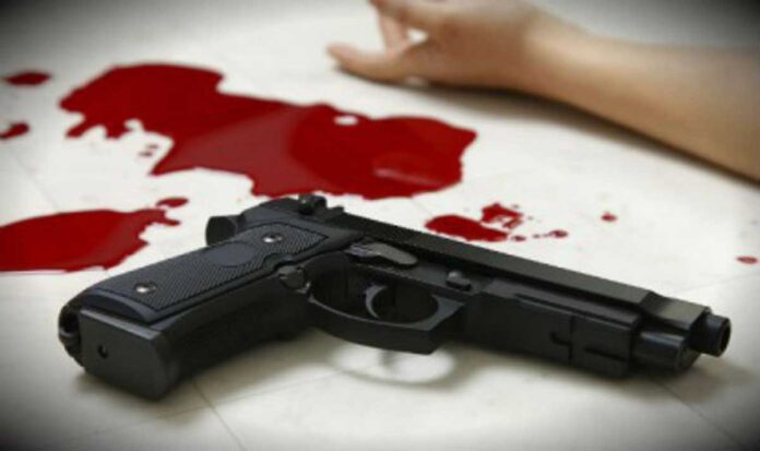 32 year-old man shot pregnant wife in delhi