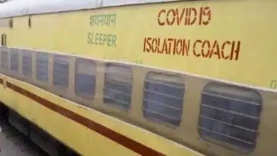 Delhi News: शकूर बस्ती रेलवे स्टेशन पर 2 ऑक्सीजन सिलेंडर के साथ 50 आइसोलेशन कोच लगाए गए हैं