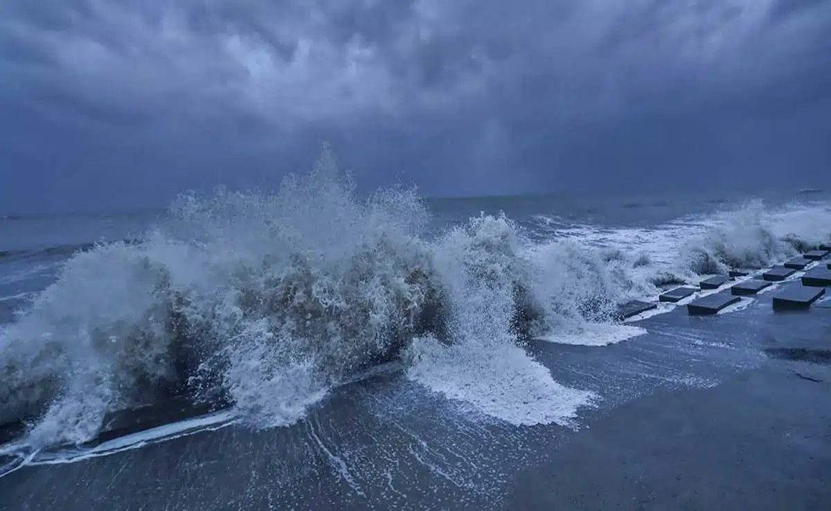 Cyclone Yaas उत्तरी ओडिशा से टकराया, बंगाल हाई अलर्ट पर