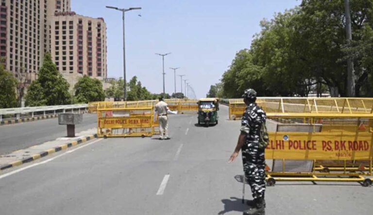 Delhi Lockdown एक सप्ताह और बढ़ाया गया, दैनिक मामले अभी भी 25,000 से ऊपर