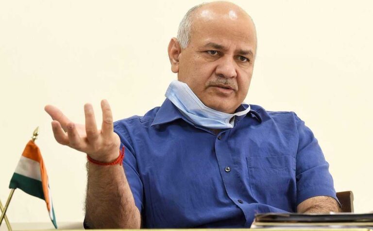 AAP नेता Manish Sisodia ने वैक्सीन निर्यात पर कहा “केंद्र द्वारा जघन्य अपराध”