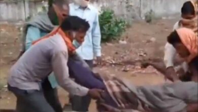 In madhya-pradesh man walks with daughters body on cot for 35 km