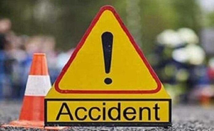 2 Commercial Tax officials killed in road accident on UP Yamuna Expressway
