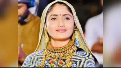 Controversy over claims of Gujarat folk singer being vaccinated at hom