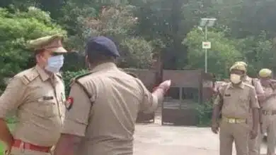 Criminals surround police jeep in UP Wanted Criminal absconding