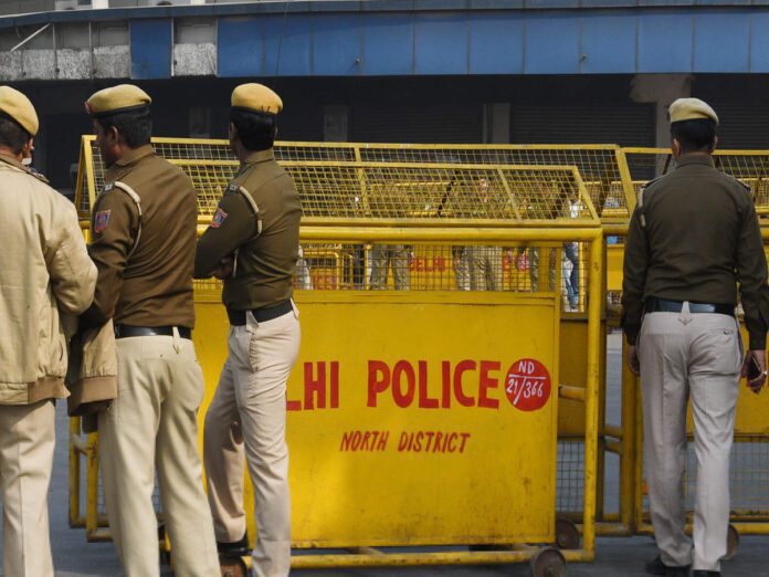 Delhi Police arrested 3 for trying to extort ₹10 lakh from businessman