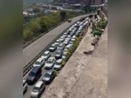 Hundreds of cars queue to enter Himachal