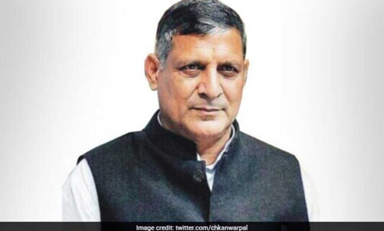 Minister could not reach the meeting due to farmers protesting against Farm Laws