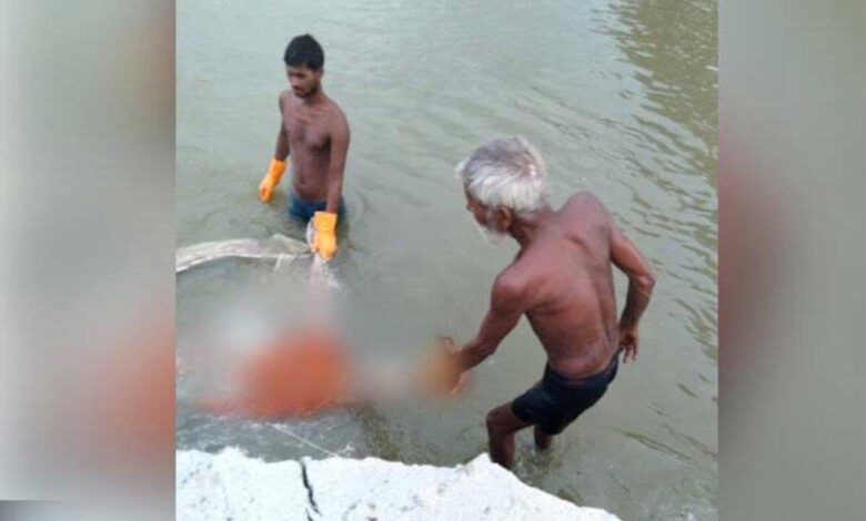 Prayagraj UP Mass graves are floating above as the water rises in the Ganges