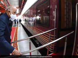 President Kovind took a train from Delhi to the native village of Kanpur