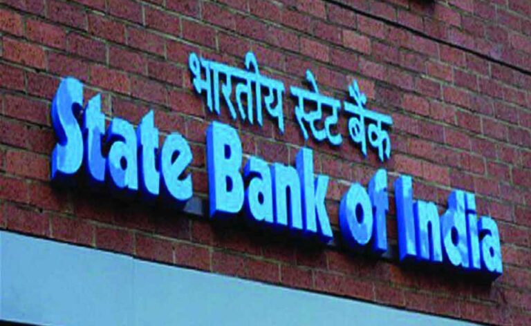 SBI प्रति माह 4 नि: शुल्क लेनदेन से अधिक नकद निकासी के लिए शुल्क लगाएगा