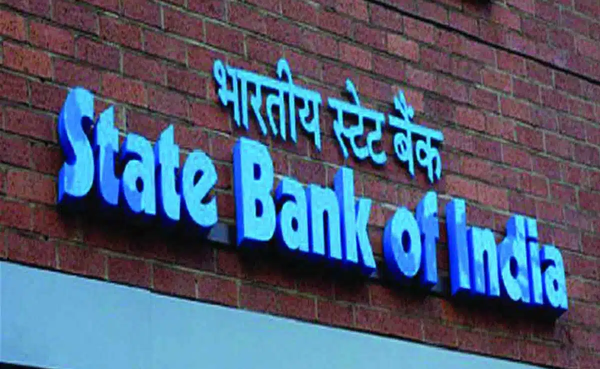 SBI प्रति माह 4 नि: शुल्क लेनदेन से अधिक नकद निकासी के लिए शुल्क लगाएगा
