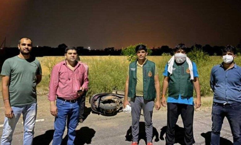 4 criminals caught in 2 separate encounters with Delhi Police