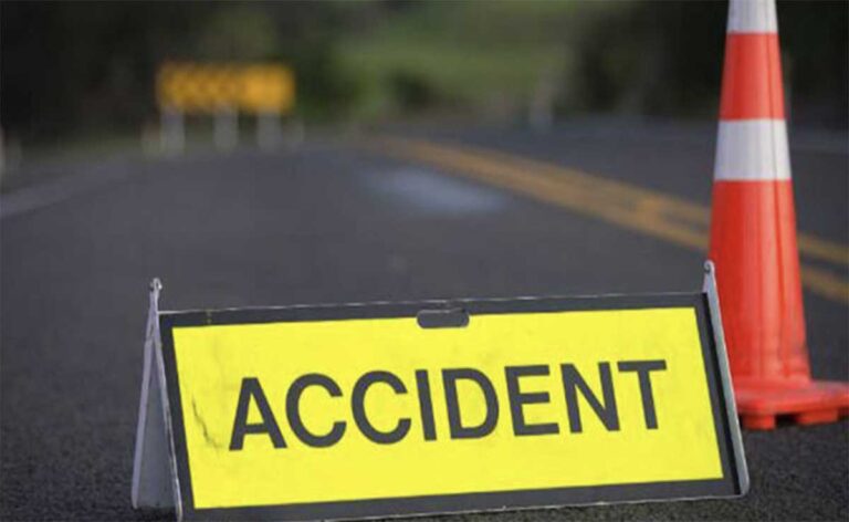 पाकिस्तान में बस और ट्रक Accident में 30 की मौत, 74 घायल