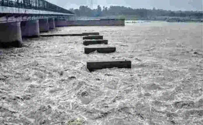 in Bhind, Madhya Pradesh 22 injured due to rain in jail barracks