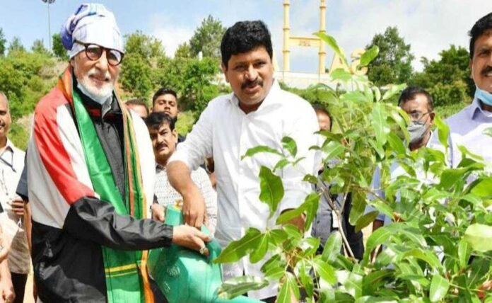 Amitabh Bachchan joins the plantation of Green India Challenge
