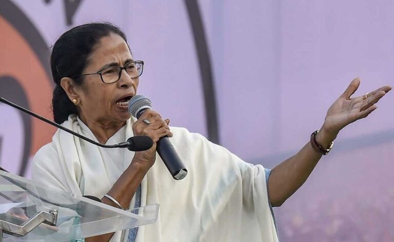 Mamata Banerjee दिल्ली पहुंचीं, 2024 चुनाव से पहले विपक्षी एकता का आह्वान