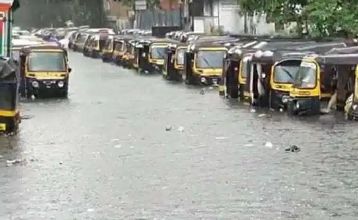 Mumbai local train service affected, Mithi river in spate, 250 people shifted