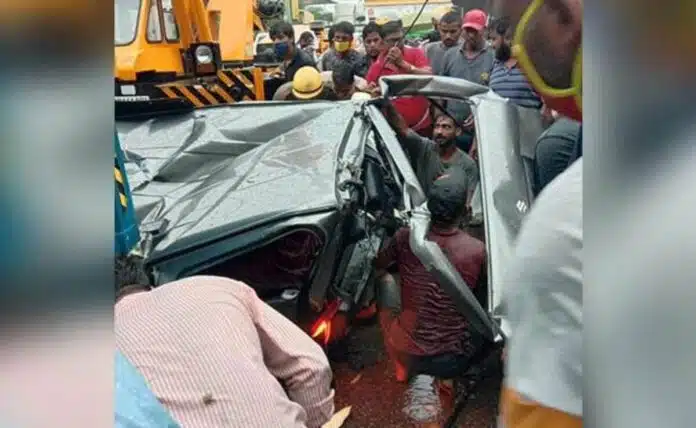 Delhi: 6 injured after being hit by a truck in Wazirabad area