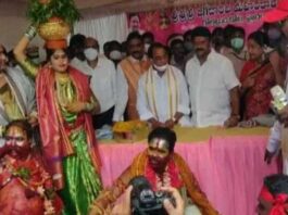 Telangana ministers lead 'No Mask' 'No Social Distancing' at Bonalu Festival