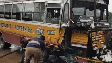 Soldier killed, many injured after bus collides with wall of Fort William in Kolkata