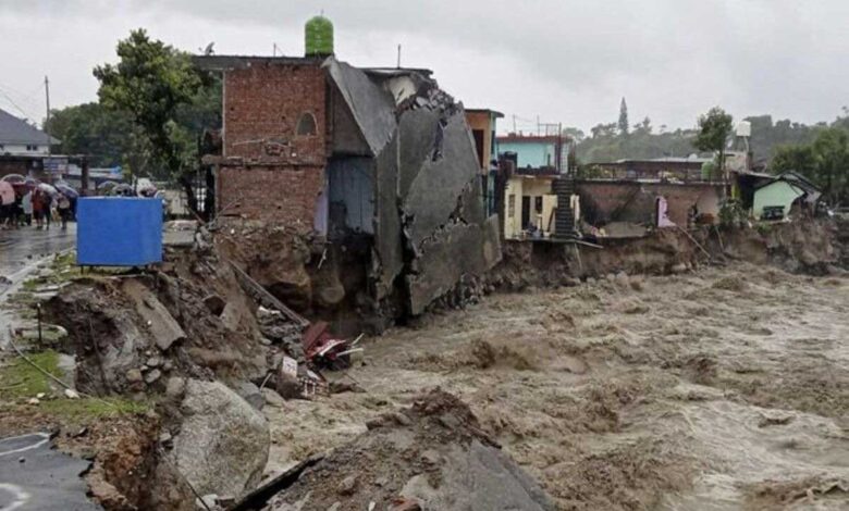 After Himachal cloudburst, officials "suspend travel plans"