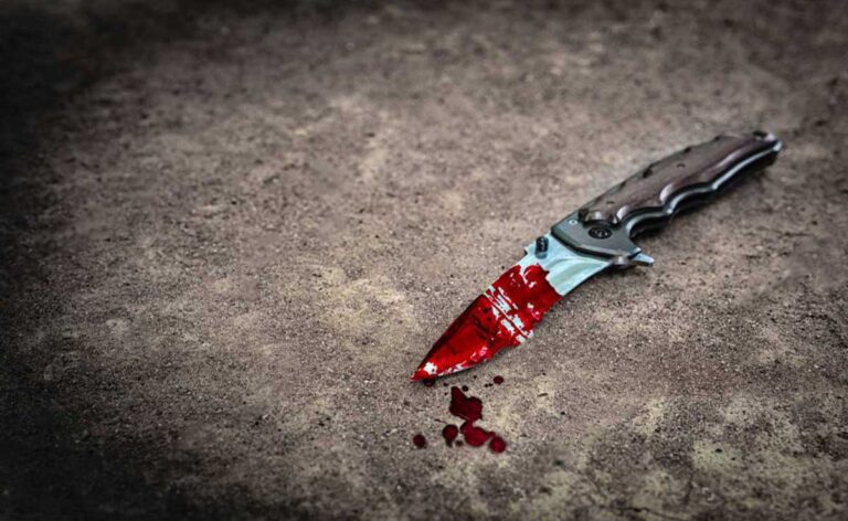 पत्नी का Murder कर, खून से लथपथ चाकू लेकर थाने गया: पुलिस