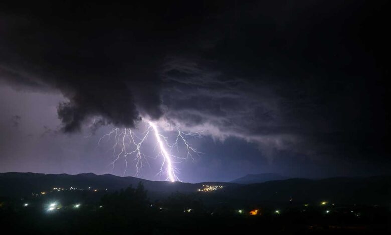 Death of selfie takers due to lightning in Jaipur, 41 deaths in UP
