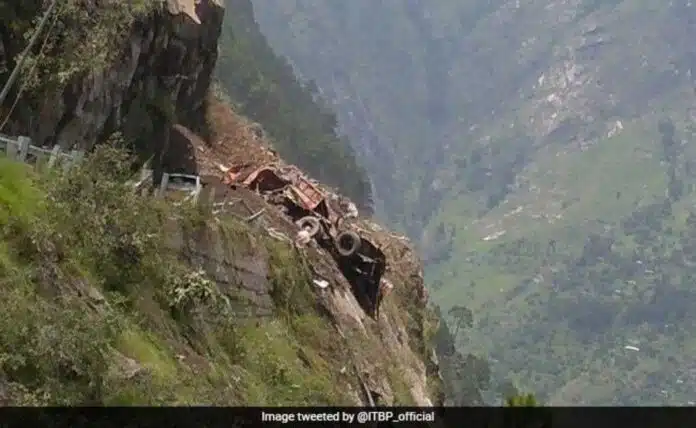 11 killed in Himachal Pradesh due to landslide, many vehicles stuck in debris