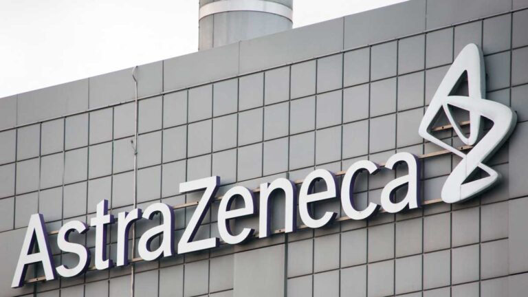 AstraZeneca का एंटीबॉडी कॉकटेल उच्च जोखिम वाले समूहों में कोविड को रोकता है