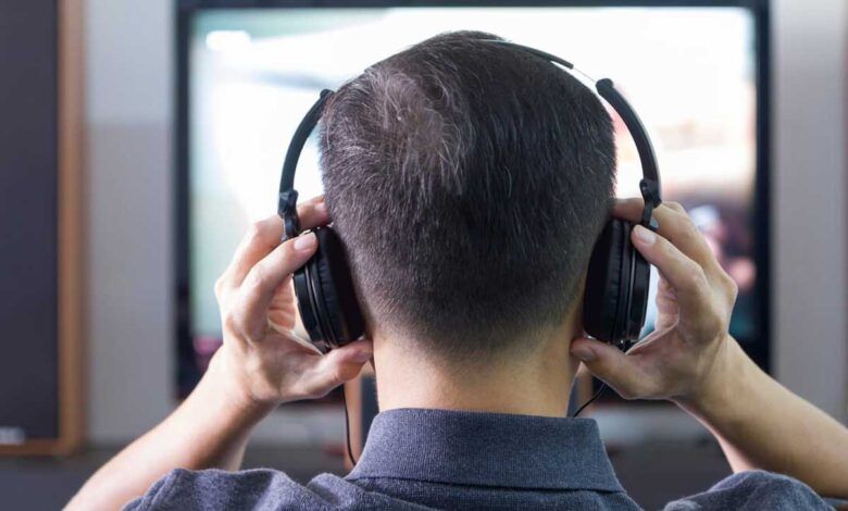 man dies after Bluetooth headphone explodes in ear: Police