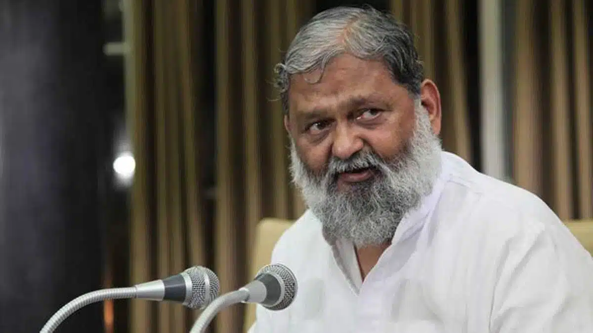 हरियाणा के मंत्री Anil Vij ऑक्सीजन लेवल गिरने से अस्पताल में भर्ती