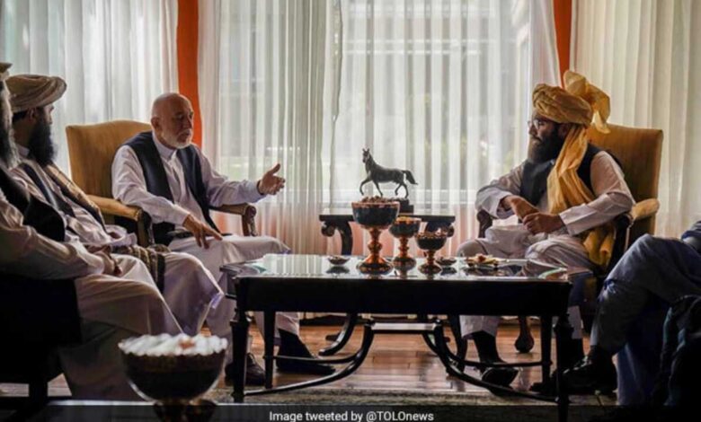 Taliban meets former Afghan President Hamid Karzai to form government