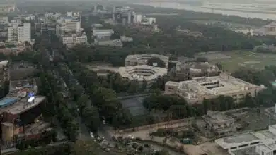 A separate farmers protest in Noida: Facing Hundreds of policemen