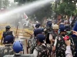 Farmers broke barricades in Haryana, water cannons used